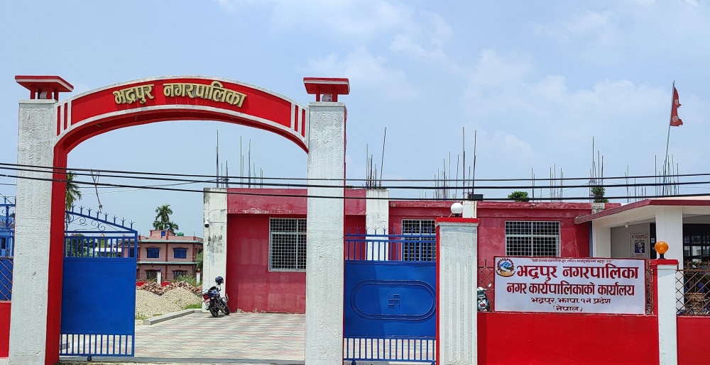 एमाले र राप्रपाका जनप्रतिनिधिले गरे भद्रपुर नगर कार्यपालिकाको बैठक बहिष्कार