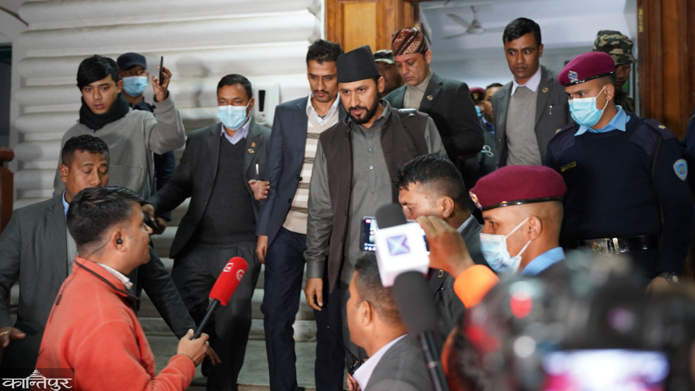 दोहोरो राहदानी सम्बन्धमा लामिछानेविरुद्ध उजुरी