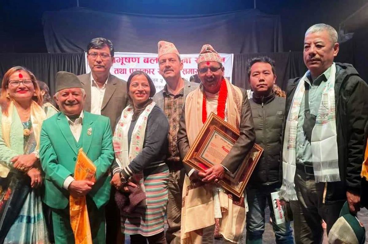 चुलाचुली का श्रष्टा कृष्ण भुषण बल पुरस्कार द्वारा सम्मानित