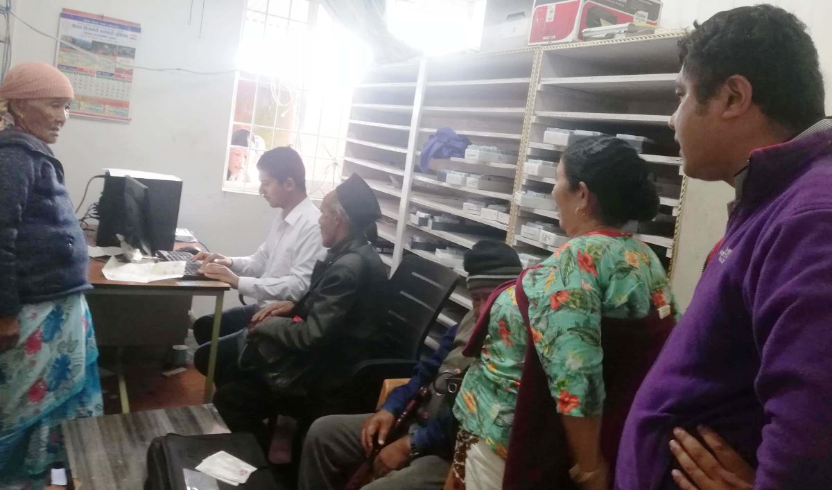 इलाममा राष्ट्रिय परिचयपत्र बनाउनेको घुइँचो